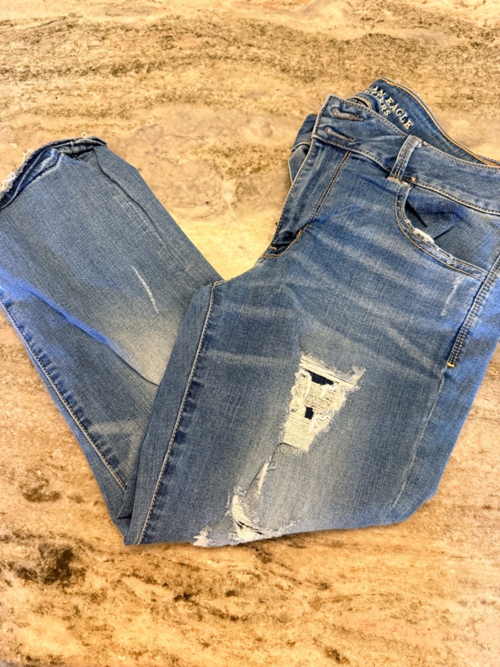 American Eagle Outfitters Distressed Light Blue cropped Jeans